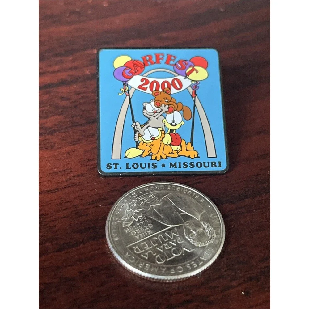 Garfield Garfest 2000 St. Louis‎ Missouri Odie Comic Strip Lapel Hat Pin